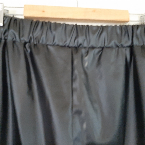 Shein faux leather leggings - Picture 4 of 7